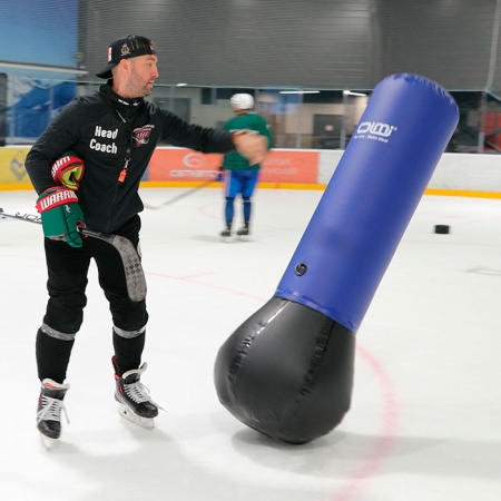 Стойка имитатор хоккеиста для льда OLMI 