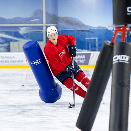 Стойка имитатор хоккеиста для льда OLMI 