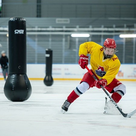 Стойка имитатор хоккеиста для льда OLMI 